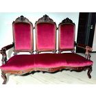 Старинный диванчик