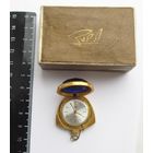 Все лоты с рубля.Часы-кулон Заря,с синим камнем,позолота AU,в коробке,тикают.