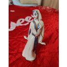 Фарфоровая фигурка