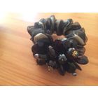 Стильная резинка с украшениями, новая.