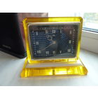 Настольные часы ЧЧЗ ( 1958 г. ) в стеклянном (прозрачно-желто-янтарном ) корпусе. Состояние новых !!!