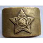 Пряга солдатская 194... годов клеймо завода ИШД. латунь. Праворукая