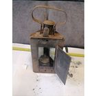 Старый треугольный керосиновый фонарь