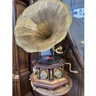 Роскошный, резной граммофон, полностью исправен, Европа, много лотов с рубля