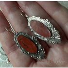 Серьги с камнем из красной яшмы.