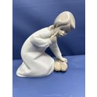 Фарфоровая фигура "Девочка с ботинками - Ай, ай, ай!". Испания, Lladro