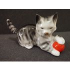 Статуэтка фарфоровая Котик с мячом Большой, Германия