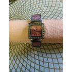 Часы наручные с браслетом POISE ,   тикают. Состояние на скане.