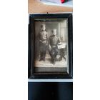 Старая фотография в рамке.