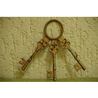 Вешалка- ключница   латунь   ( ширина 19 см , высота 17 см )