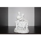 Фарфоровая статуэтка "Музицирующая пара с ягненком", высота 16,5 см., номерная.