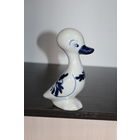 Фарфоровая статуэтка "Уточка", высота 15 см, дефектов не обнаружено, есть клеймо.