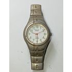 Кварцевые часы OMAX .