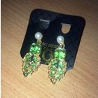 Сережки. Серьги. Красивые изумрудный цвет.