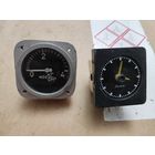 Часы автомобильные и манометр