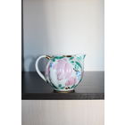 Фарфоровый сливочник , без сколов, небольшие потертости позолоты, высота 8,5 см, диаметр 4,5 см, клеймо.