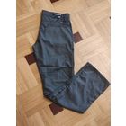 Брюки мужски серые в полоску на 48-50 размер. Указан размер W33 L35. Покупала за границей, дороже на порядок. Не подошли по размеру, пару раз б/у, хорошее качество, современная модель. ПОталии 47 см,