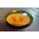 Винтажная брошь (лаковая миниатюра , выполненная в стиле Палехской росписи ) папье-маше , с подписью художника , на фото видно