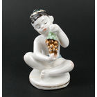 Статуэтка 'Мальчик с виноградом', фарфор, ЛФЗ, CCCР, 1950-60 гг.