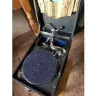 Советский грамафон"Дружба" в полнейшей комплектации-родном кофре, набором иголок и пластинок.