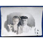 Фото полковника с девочкой. 1952 г. 9х12 см.