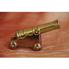 Пушка  ( миниатюра )  ( высота 4 см . длинна 6,5 см )