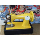 Швейная машинка . Детская игрушка СССР . ДШМ 1 В . Желтая .