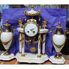 Часы каминные с вазами белые, Европа 19 век, на ходу. высота часов 43, глубина 14, ширина 26. видео работы