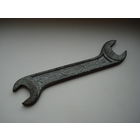 Старинный рожковый гаечный ключ с узорами. Первая половина прошлого века.