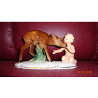 Фарфоровая статуэтка Путти и косуля. Старая Германия.