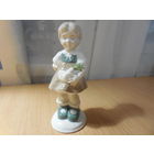 Фарфоровая статуэтка. Девочка с морковкой. Германия.