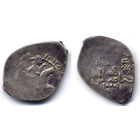 Денга, Василий Дмитриевич, сын Дмитрия Донского.  Ав - князь на коне вправо, кириллическая легенда по кругу. Рв - татарская легенда с именем Токтамыш-хана, три плетёнки