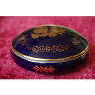 Шкатулка фарфоровая  ( диаметр 10,5 см , высота 4,5 см )   целая