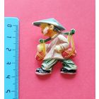 Симпатичная брошка. Пластик. С рубля. Без минимальной цены