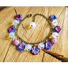 Браслет ручной работы с цветочками и лунным камнем