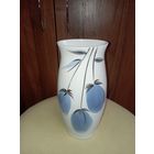 Фарфоровая ваза "Голубые плоды". Полонский ФЗ.СССР. 1956-1972 гг.22 см.