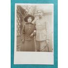Фотооткрытка 1 Мировая война Немецкий офицер с супругой / униформа Железный крест