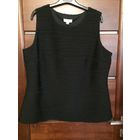 Фирменная блуза на 56-58 размер Calvin Klein, оригинал, новая. Блуза выполнена из интересной ткани с объемным рисунком, фактурными полосками. Блуза на плотной подкладке, за счет объемности ткани не об