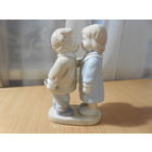 Фарфоровая статуэтка " Мальчик с девочкой"