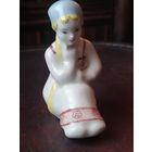 Фарфоровая статуэтка.