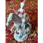 Юноша с девушкой на коне. Фарфор. Статуэтка