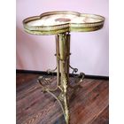 Уличные столик.