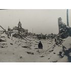 Фото ПМВ .  Боец в разрушенном городе , после обстрела артиллерии. Оригинал!
