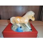 Фарфоровая статуэтка "Конь", времён СССР, высота 10 см., без сколов и трещин.