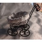 Винтажная миниатюрная кукольная коляска. Испания, 1950-е годы.