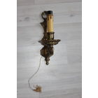 Латунный, настенный светильник в виде подсвечника.