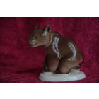 Статуэтка фарфоровая  "  Медведь "  ЛФЗ     ( целая )