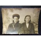 На побывке,сестры,одна командир красной армии 1941 г.