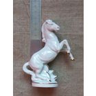 Фарфоровая статуэтка Конь