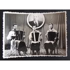 Фото "Квартет: три баяниста и Ленин", 1950-е гг.